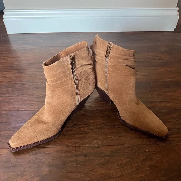 Vince Camuto Camel Brown color Suede Boots-NWOT Size 7.5 - Picture 4 of 7